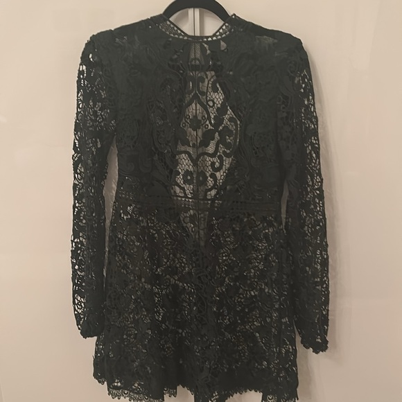 Elegant Black Lace Dress - Picture 3 of 3